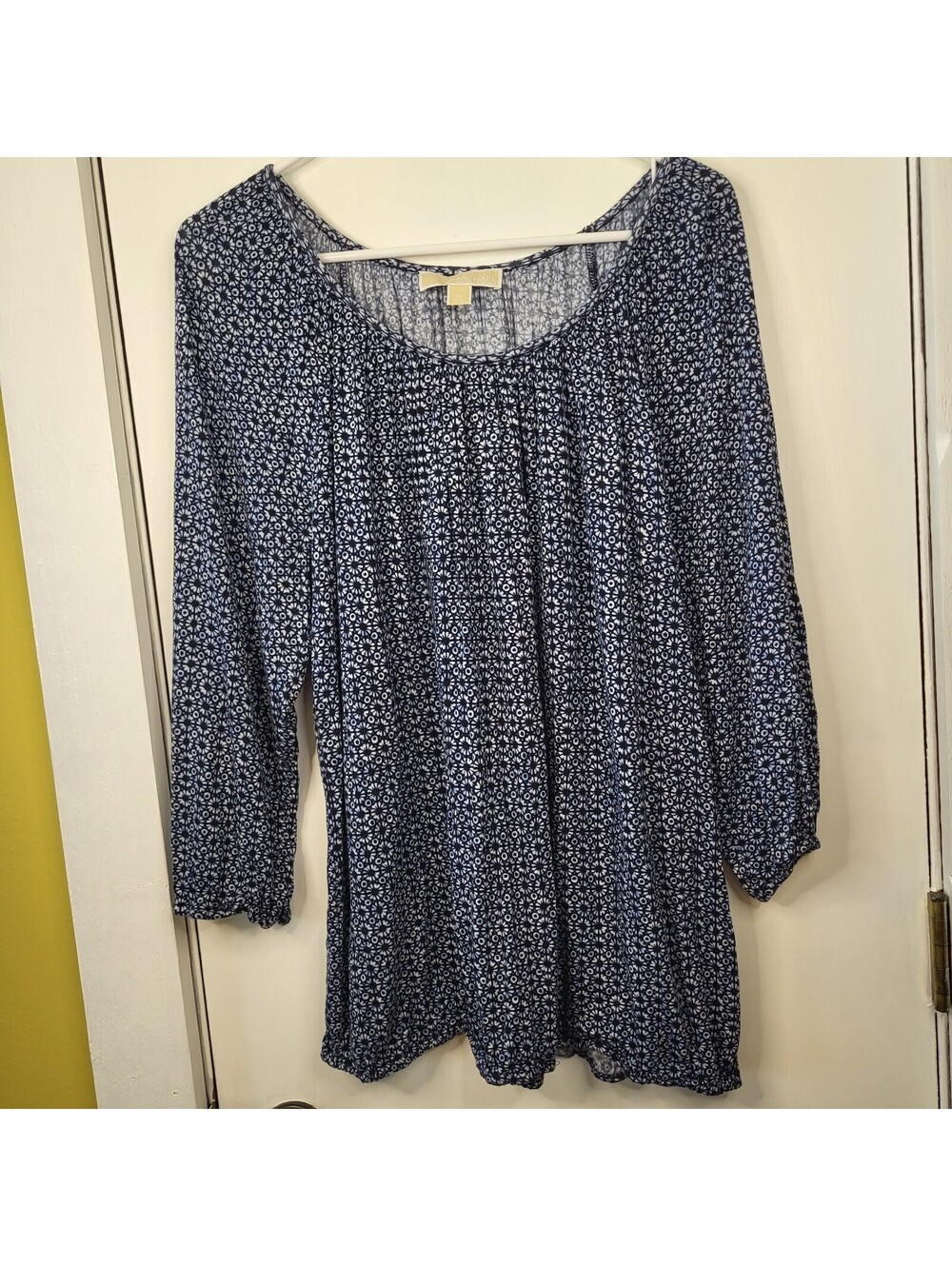 Michael Kors Peasant blouse with long sleeves and a scoop neckline navy&white XL